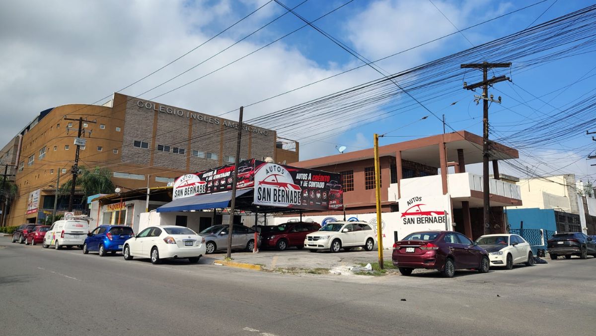Un grupo de sujetos dañó el sistema de videovigilancia para sustraer al menos cinco automóviles de un lote | Agustín Martínez