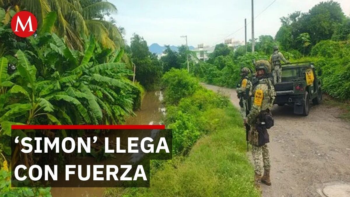 Huracán 'Simon' obliga a suspender actividades en Lázaro Cárdenas, Michoacán