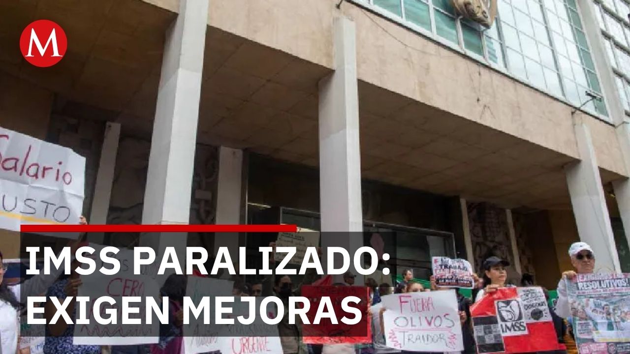 Trabajadores del IMSS bloquean vialidades y exigen mejoras salariales