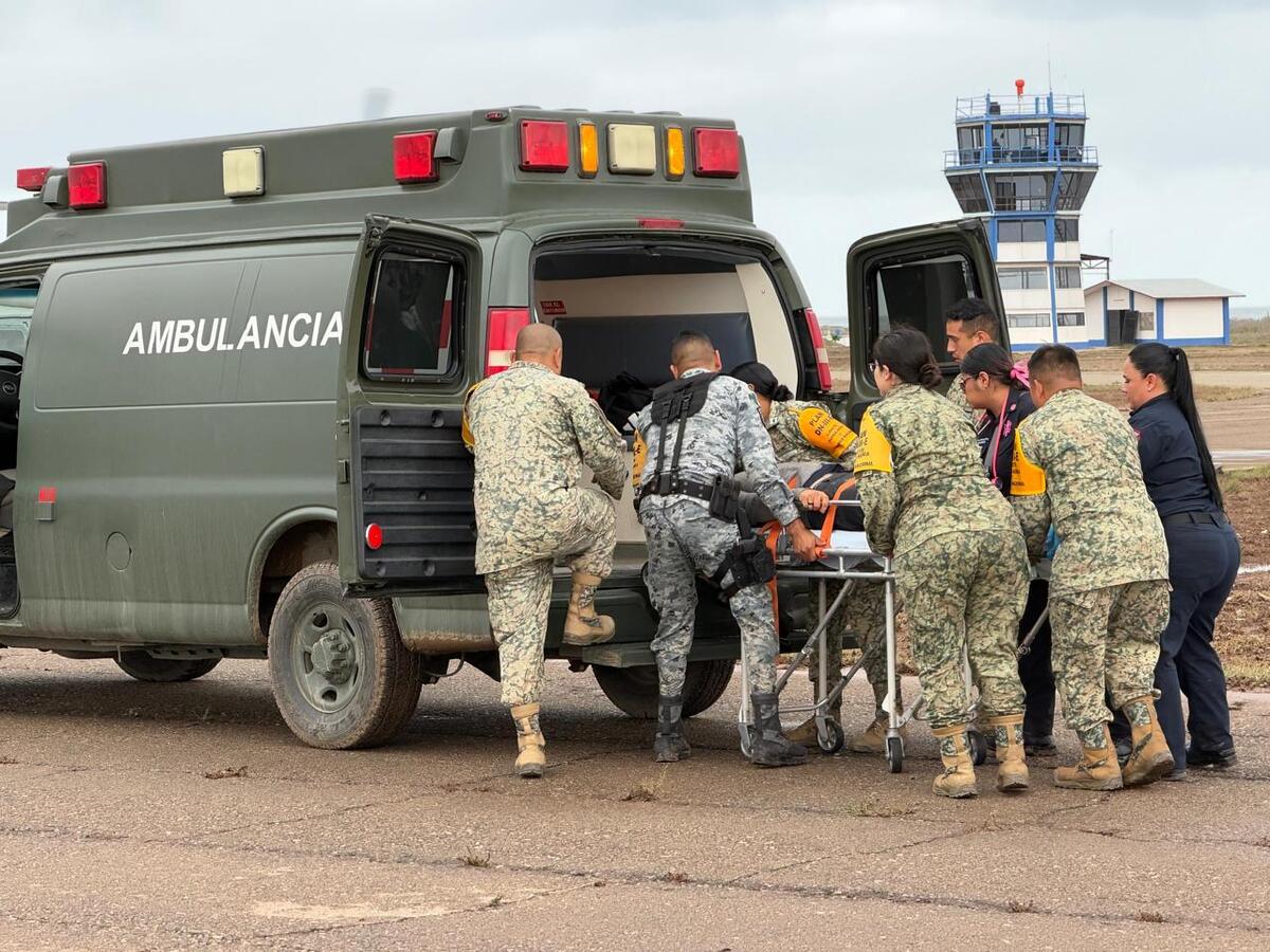 Una tripulación de la Fuerza Aérea Mexicana ejecutó maniobras de alta precisión en un helicóptero UH-60 Black Hawk. | Especial