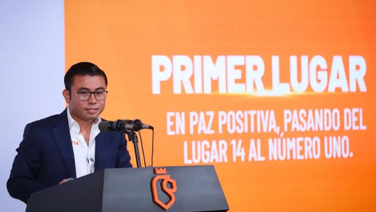 Félix Arratia Cruz agradeció al gobernador Samuel García por la oportunidad de servir a la ciudadanía. Foto: Especial