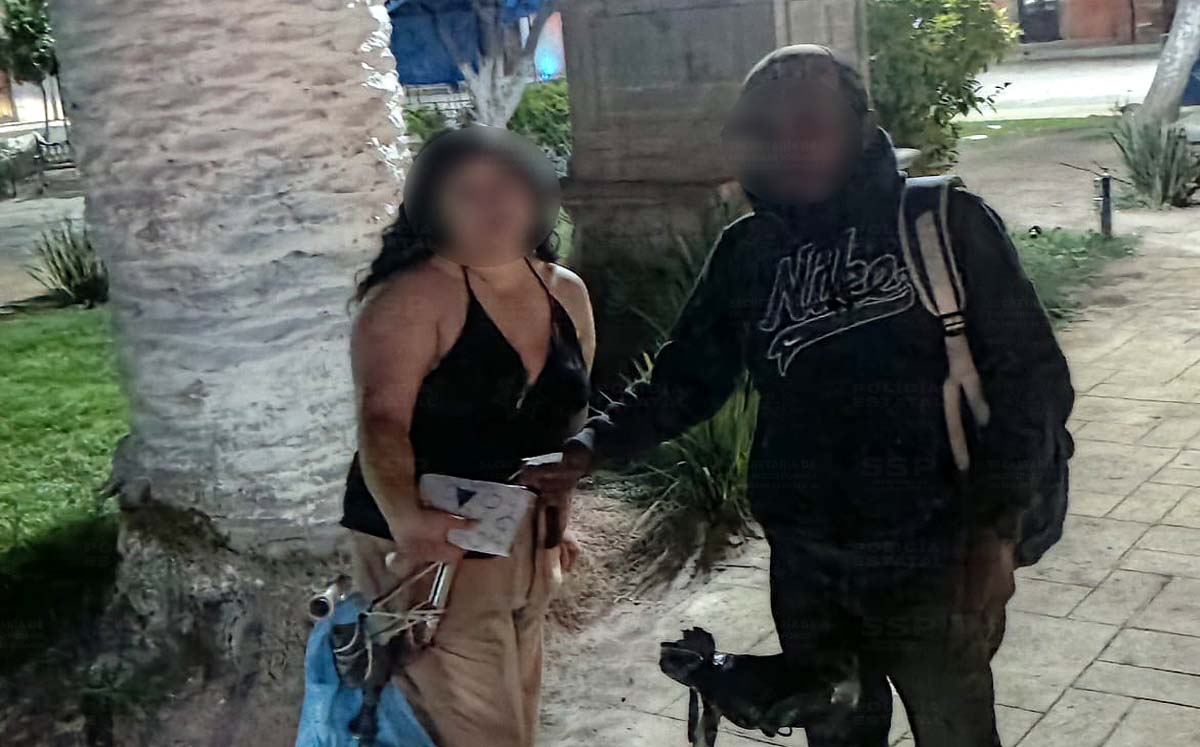Hombre devuelve cartera con 25 mil pesos. | Foto: Cortesía Policía Estatal