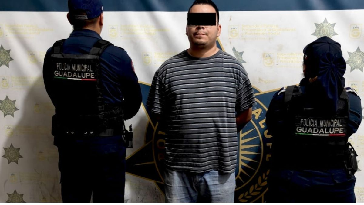 Dos hombres asaltan con violencia una pizzería en Fontana Residencial | Foto: Especial