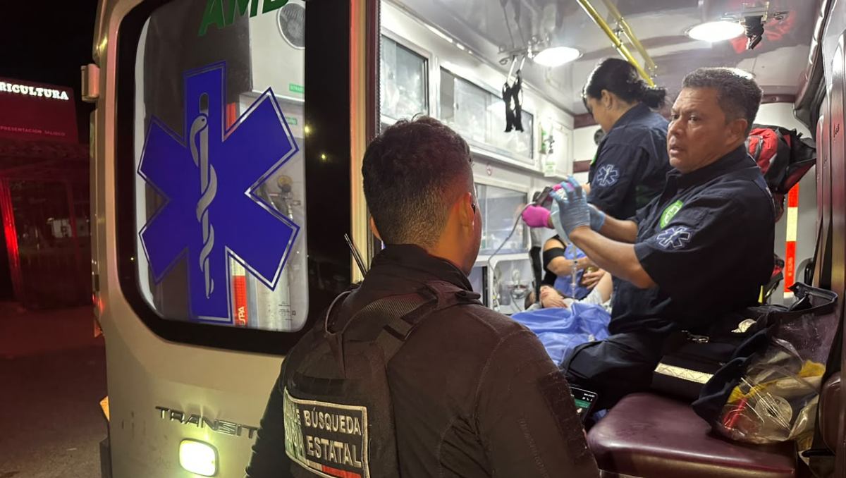 Tanto la madre como el recién nacido fueron trasladados fuera de peligro a un hospital. (Cortesía)