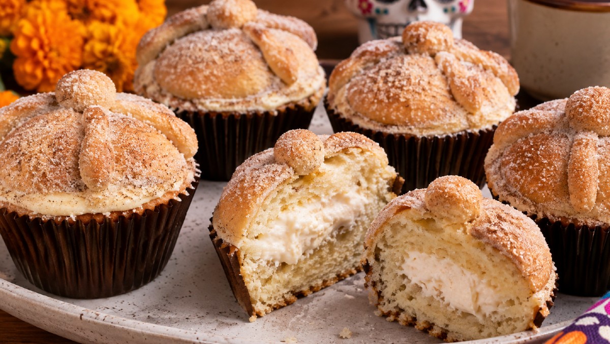 Prepara deliciosos cupcakes de pan de muerto | IA DISCOVER