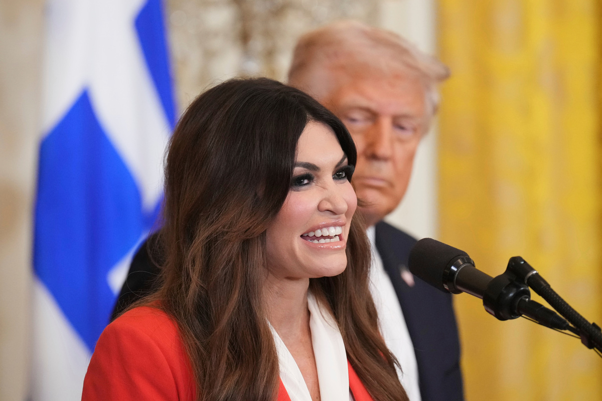 El presidente Donald Trump escucha a Kimberly Guilfoyle en una recepción para celebrar el Día de la Independencia de Grecia. | AP