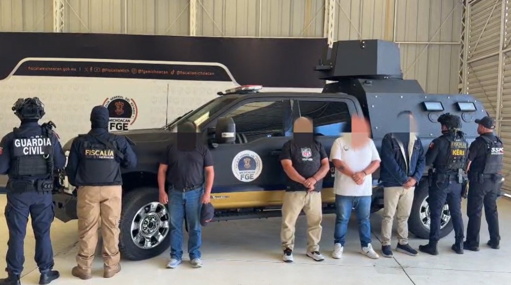 Cuatro servidores públicos de la Fiscalía de michoacán y un exfuncionario fueron detenidos por falsificación de documentos. | Foto: Especiañ