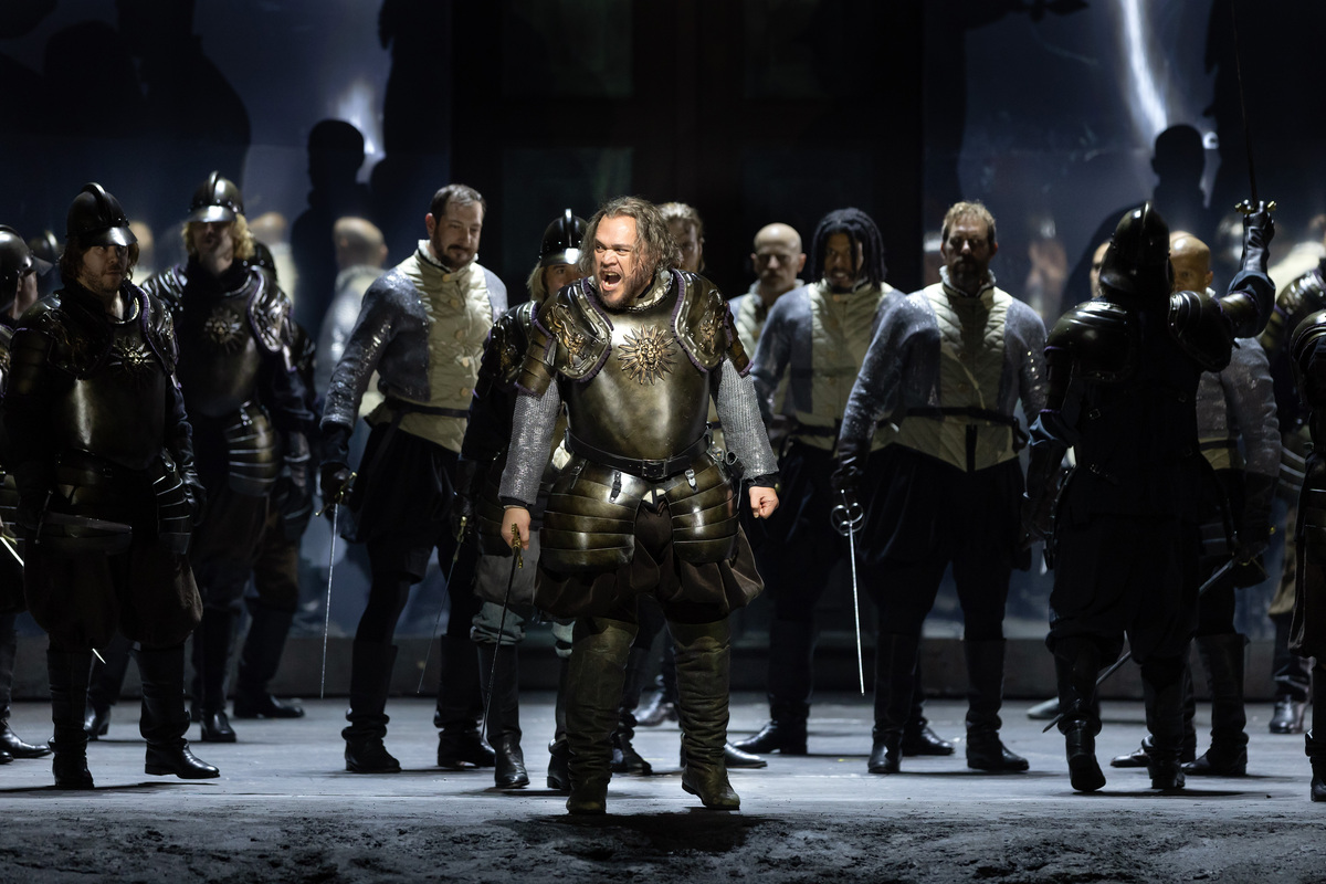 El barítono hawaiano Quinn Kesley interpreta a Macbeth. (Foto: Marty Sohl | MetOpera)