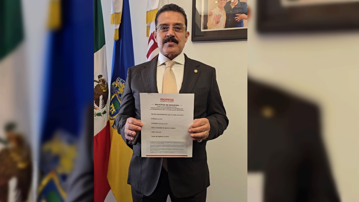 Carlos Lomelí presentó su registro para contender por la alcaldía de Guadalajara. (Cortesía)