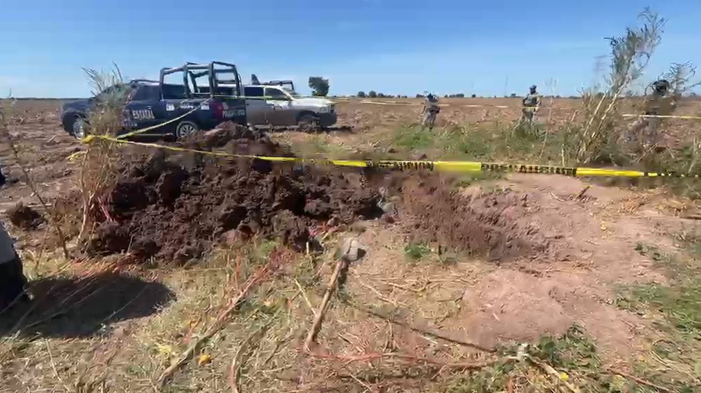 Colectivos de búsqueda hallan cuerpos enterrados en Navolato. | Foto: Especial