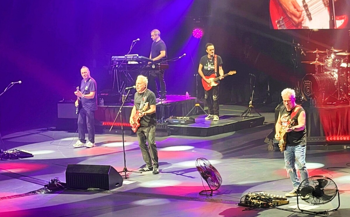 David Summers encabezó el concierto que Hombres G ofreció en el Auditorio Nacional.
