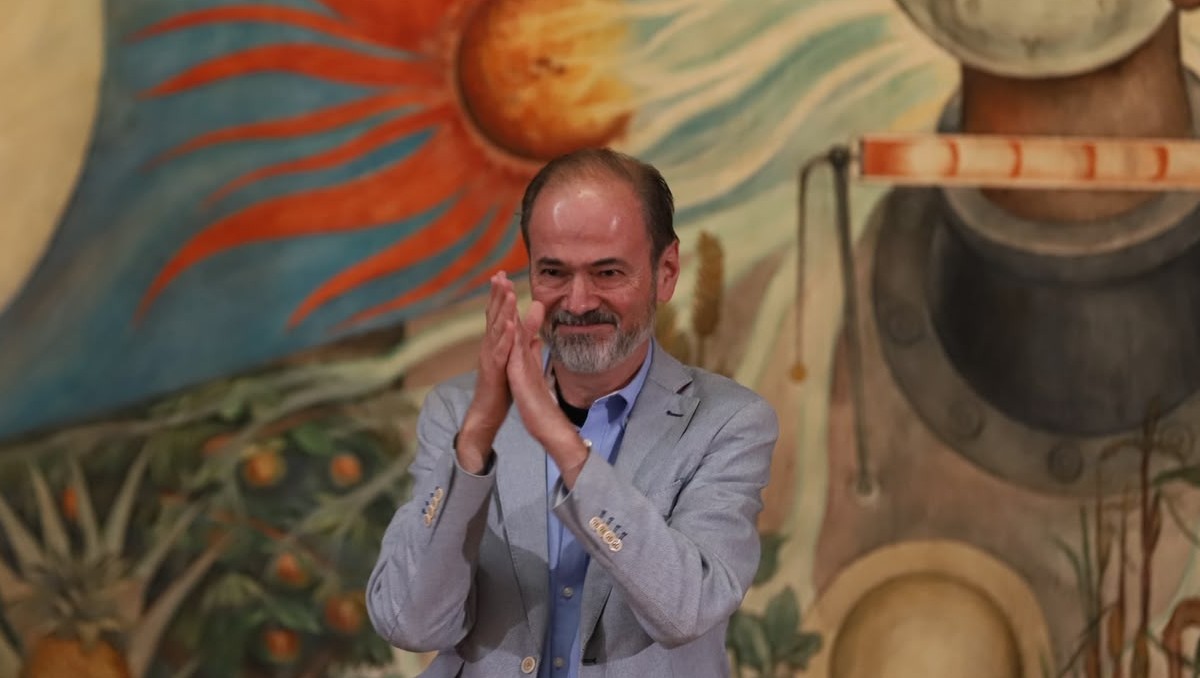 Entrega del premio Carlos Fuentes al escritor Juan Villoro en el Palacio de Bellas Artes.|  Foto: Octavio Hoyos