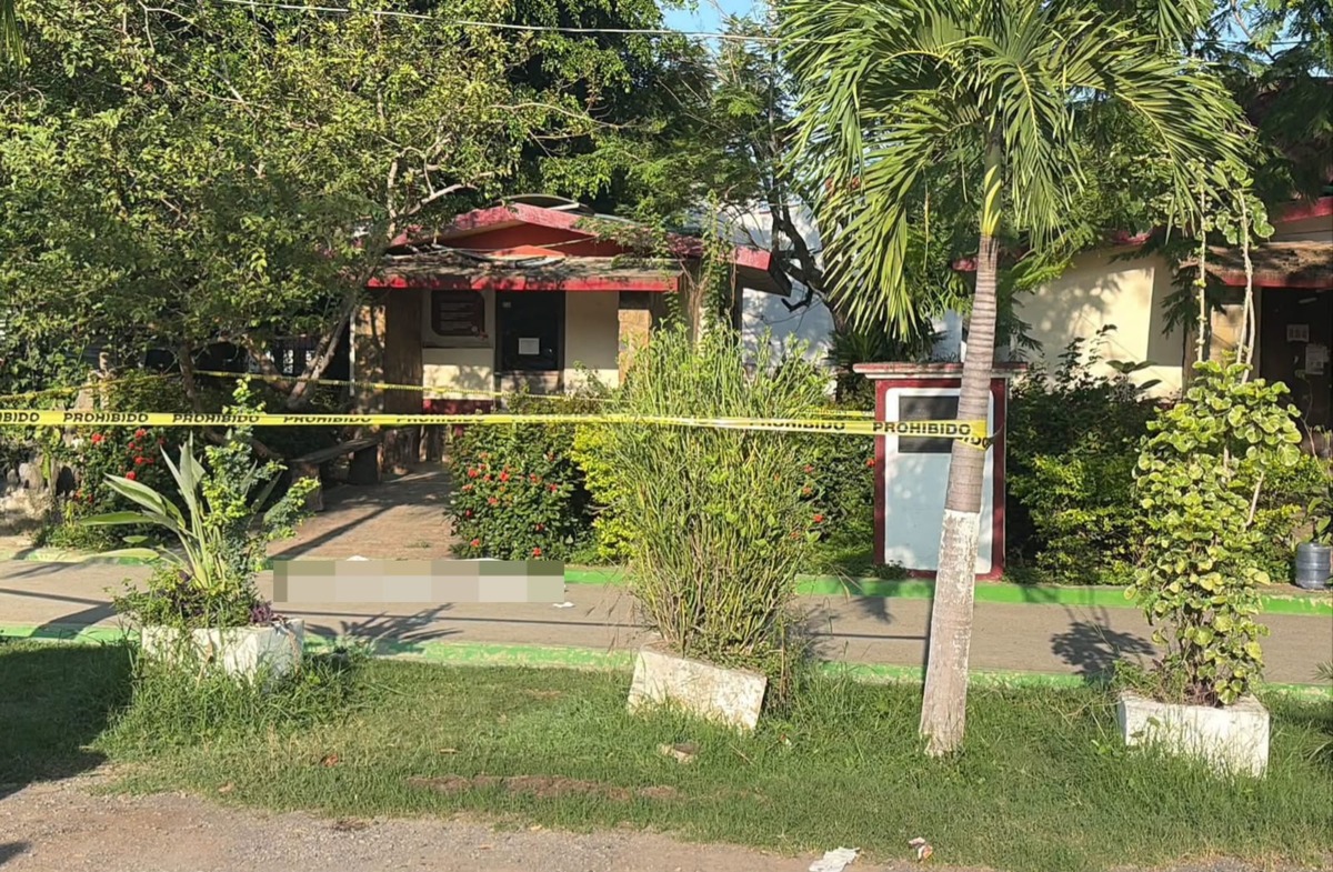 Hombre fallece en parque de Huejutla. (Cortesía)