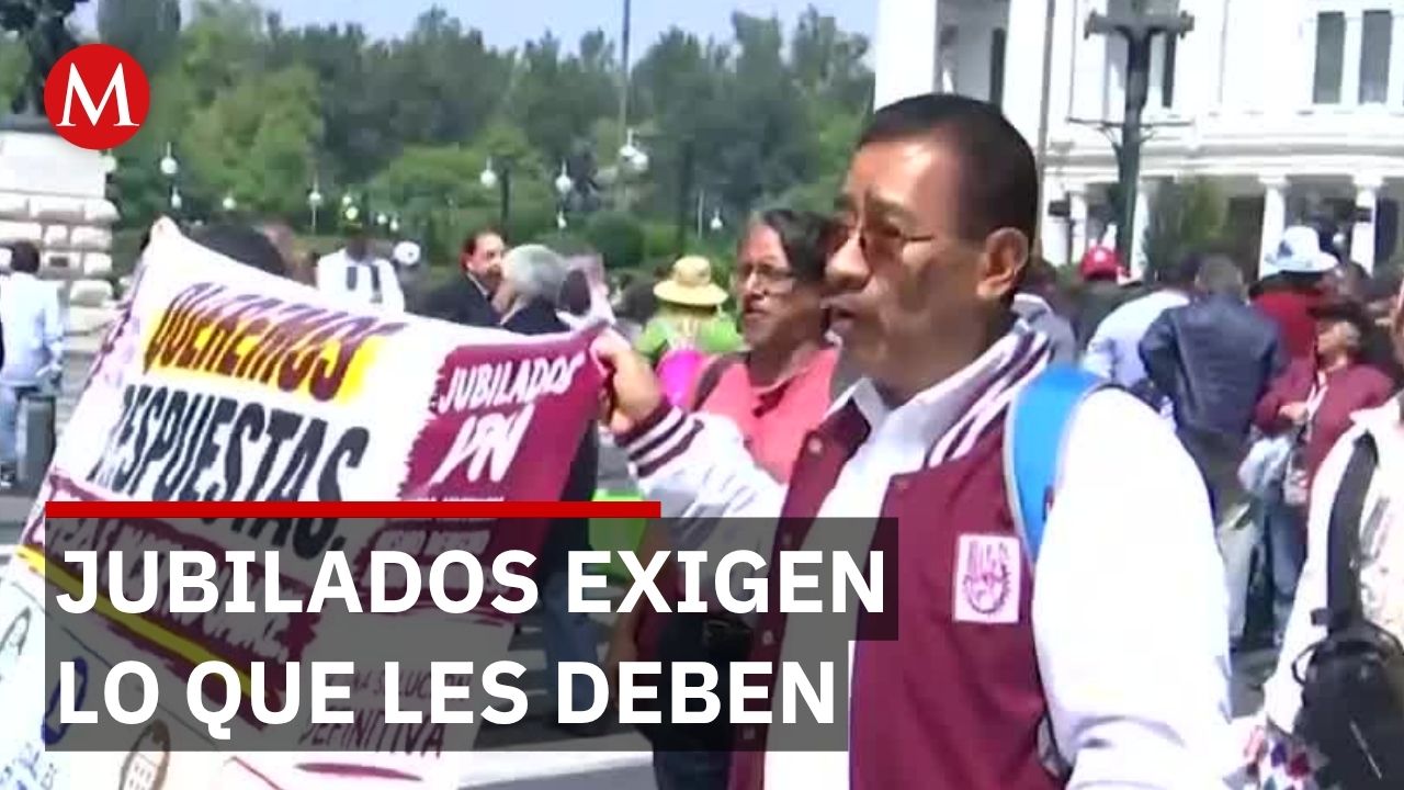 Jubilados del Politécnico bloquean el Eje Central por pago atrasado