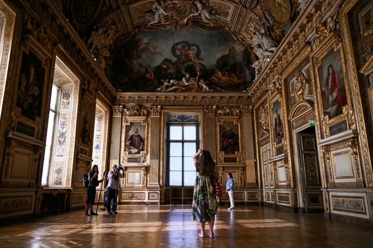 El Louvre busca reforzar su seguridad tras el robo de joyas de la Corona | Foto: AFP