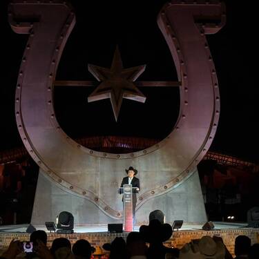 El gobernador de Coahuila, Manolo Jiménez, encabezó la inauguración del Rodeo Saltillo 2026.