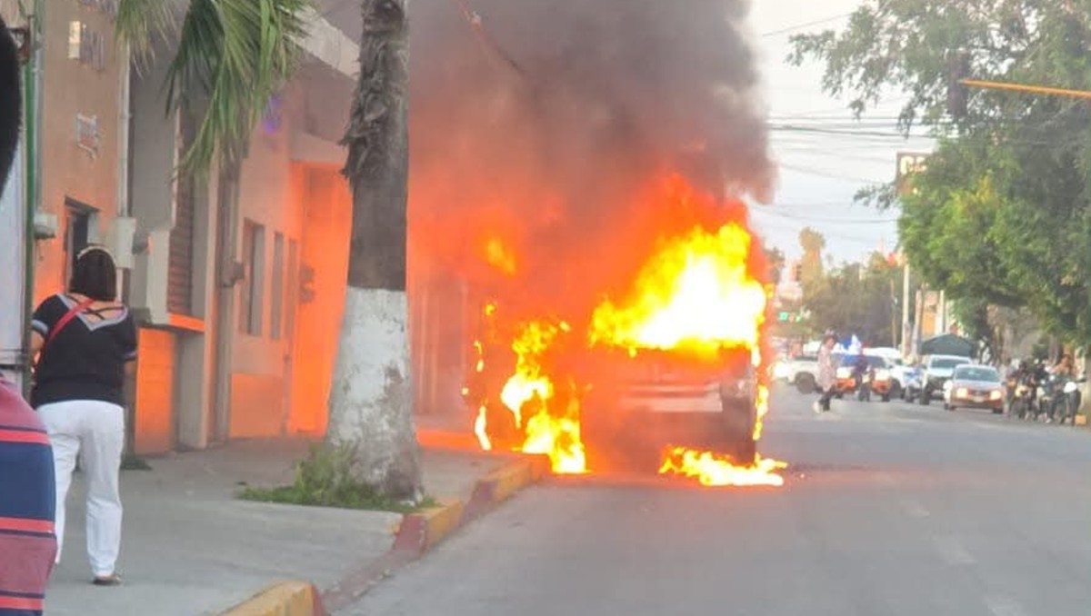 El martes, fueron incendiadas varias unidades de transporte público. | Foto: Especial