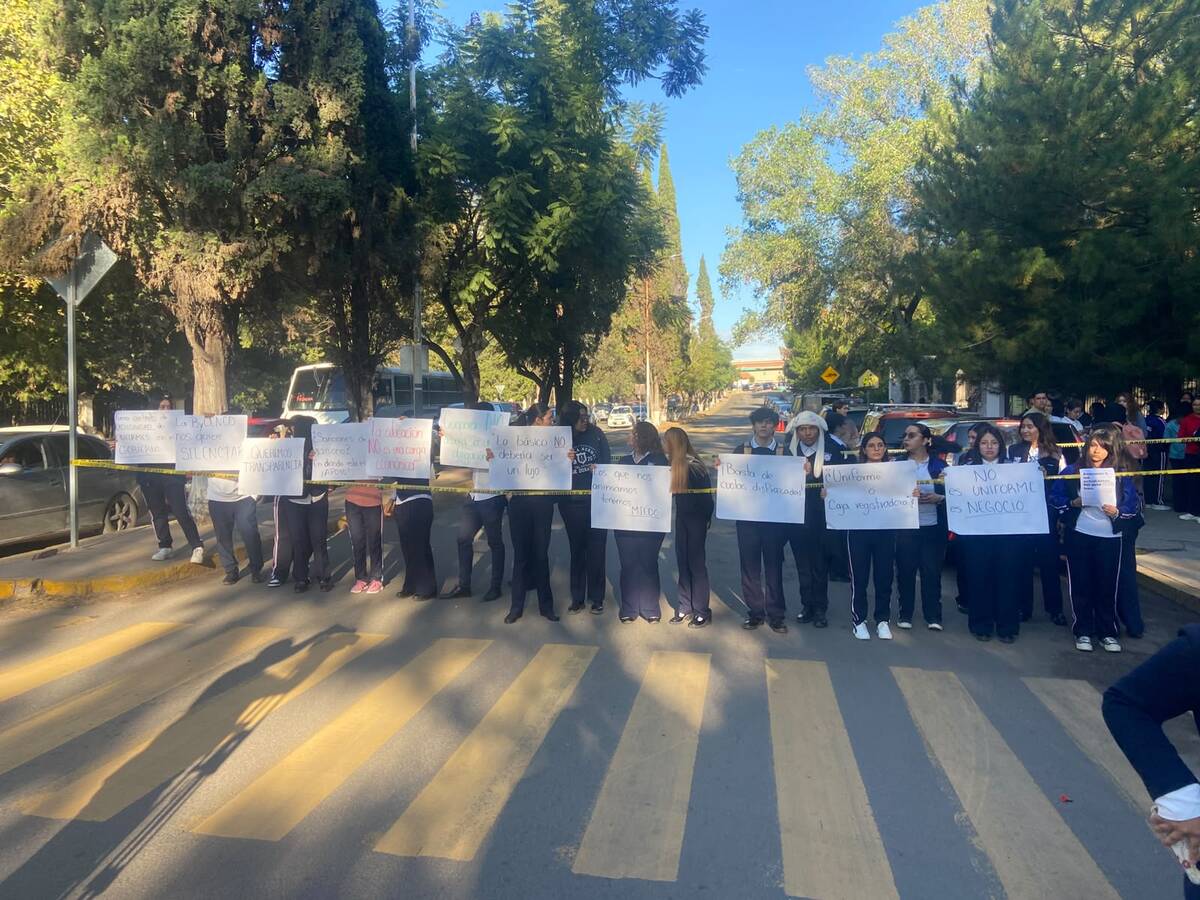 Normalistas llegan a acuerdos tras protesta en Durango. | Foto: Gilberto Lastra.