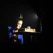 La obra “Puede un fantasma tener mi voz” llegó al Teatro Victoria durante el Festival Revueltas 2026 con una propuesta sobre la pérdida, el duelo y la memoria.
