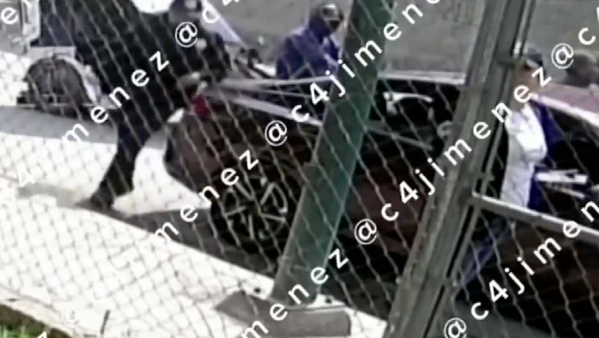 La patrulla estaba esperando al sospechoso afuera de su casa. | Foto: TD