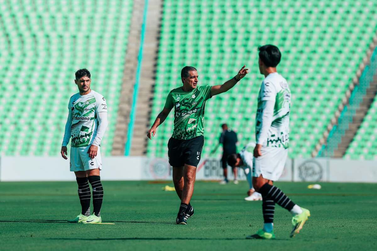 Renato Paiva planea la alineación para este duelo. | Foto: Facebook Club Santos