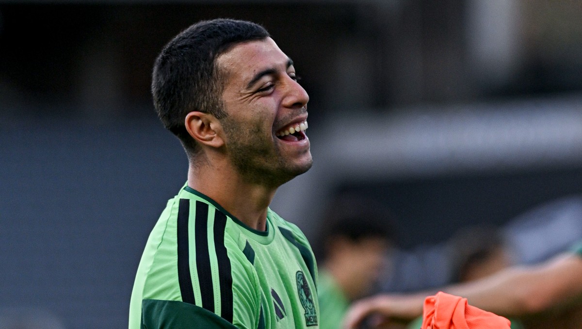 Representantes de Erik Lira se reúnen con el Valencia de Javier Aguirre (Imago7)