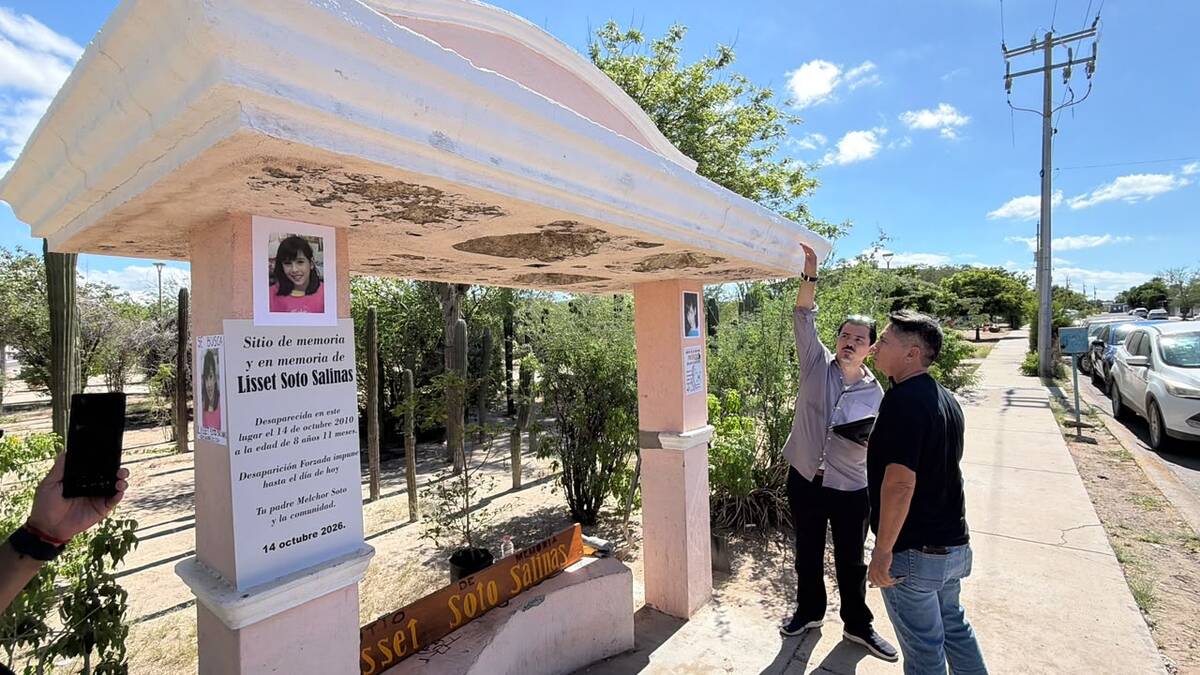 La sonrisa de Lisett Soto permanece en las fotografías colocadas en una parada de camión de La Paz. | Especial