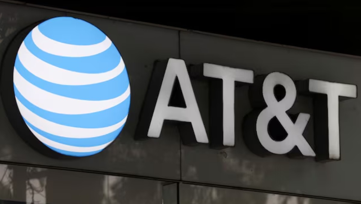 Logotipo de sucursal de AT&T México ante la venta a Grupo Televisa. | Foto: Reuters