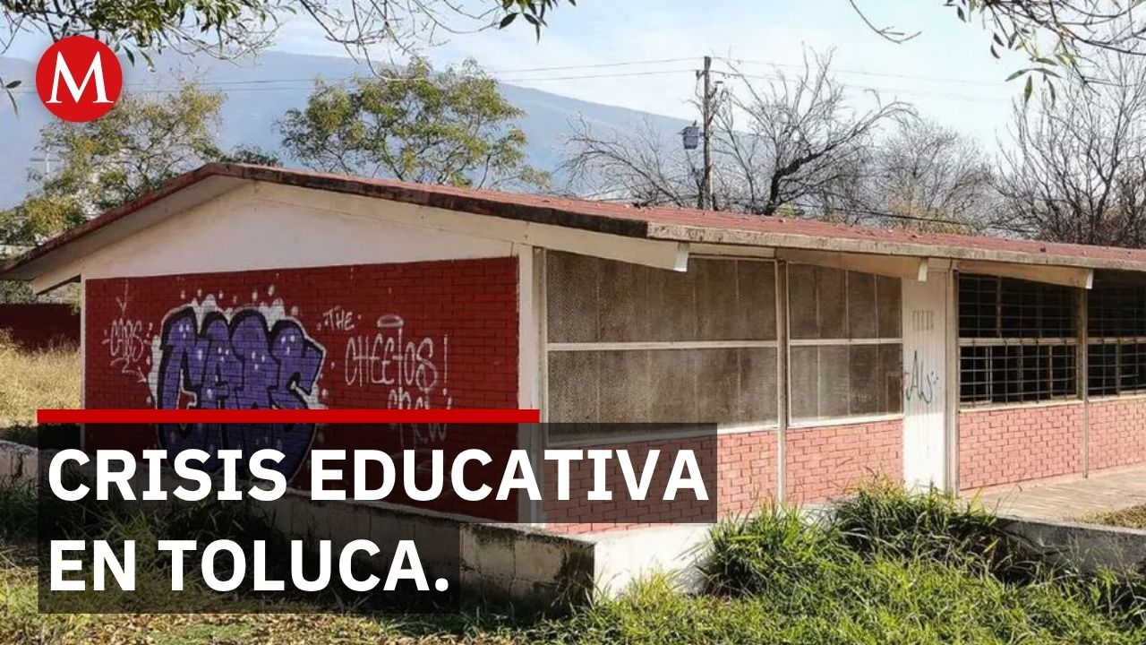 Toluca: 246 estudiantes de la preparatoria Hermanos Flores Magón toman clases en aulas de madera