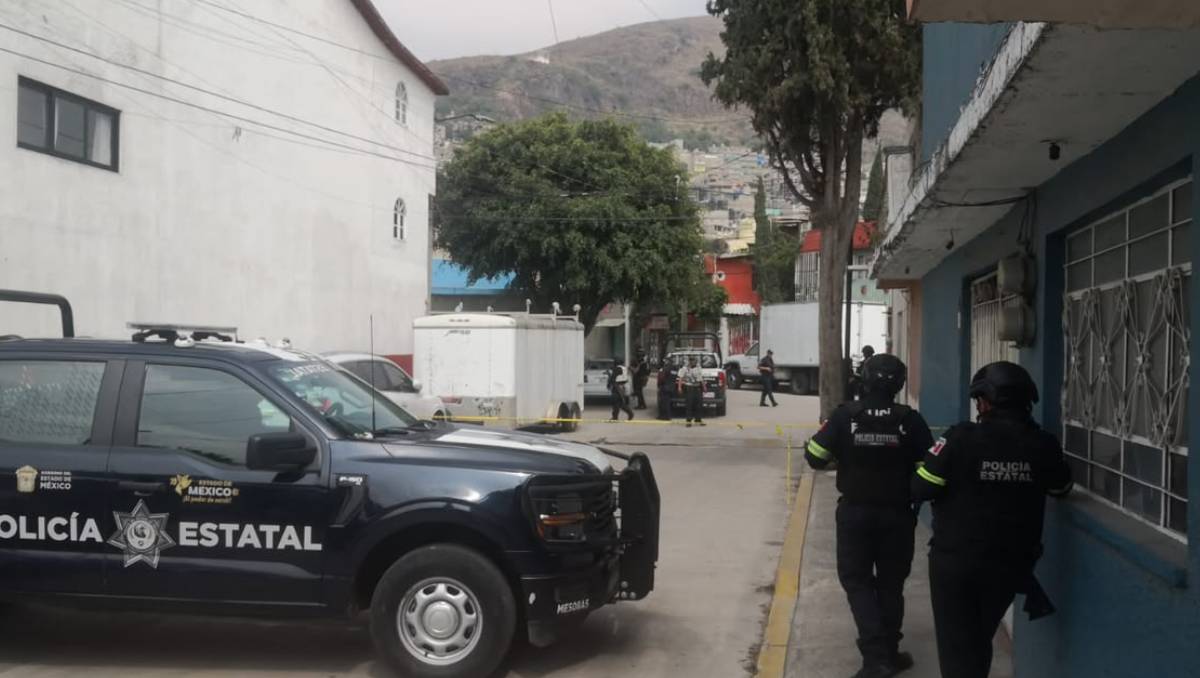 Autoridades desplegaron un operativo en Tlalnepantla para localizar a dos hombres captados al abandonar los cuerpos. | Foto: Enrique Luna