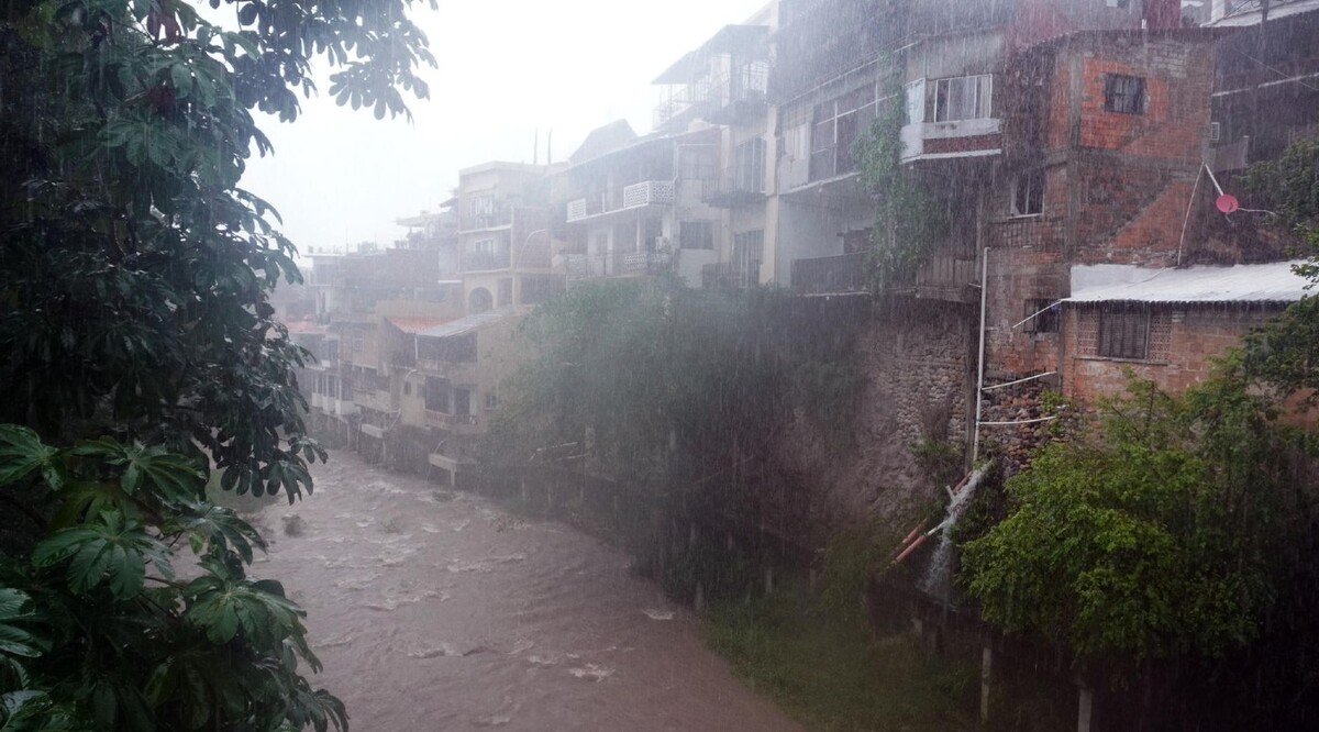 Así avanza el huracán Trudy este 16 de octubre. | Foto: Cuartoscuro