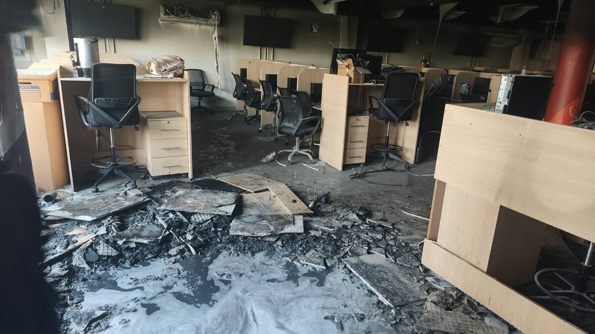 Bomberos sofocaron el incendio en un edificio de oficinas de la alcaldía Miguel Hidalgo | Foto: Enrique Luna