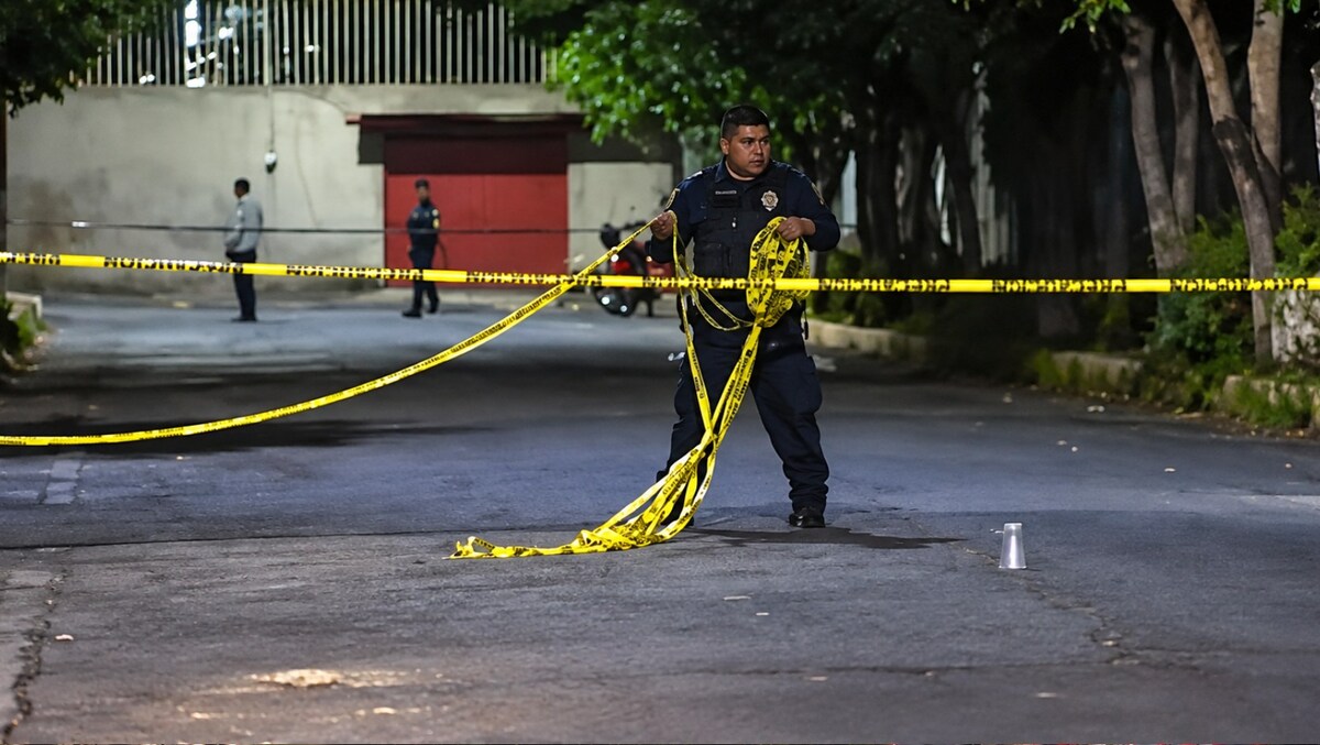 Elementos de seguridad resguardaron la zona donde un hombre fue asesinado a balazos. | Especial