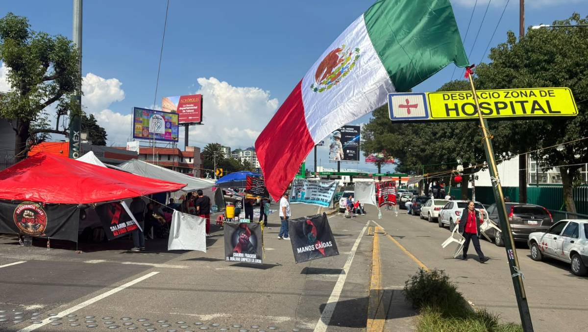 Pese a los bloqueos registrados durante casi una semana en el Valle de Toluca, estudiantes continúan asistiendo a clases. | Foto: Bernardo Jasso
