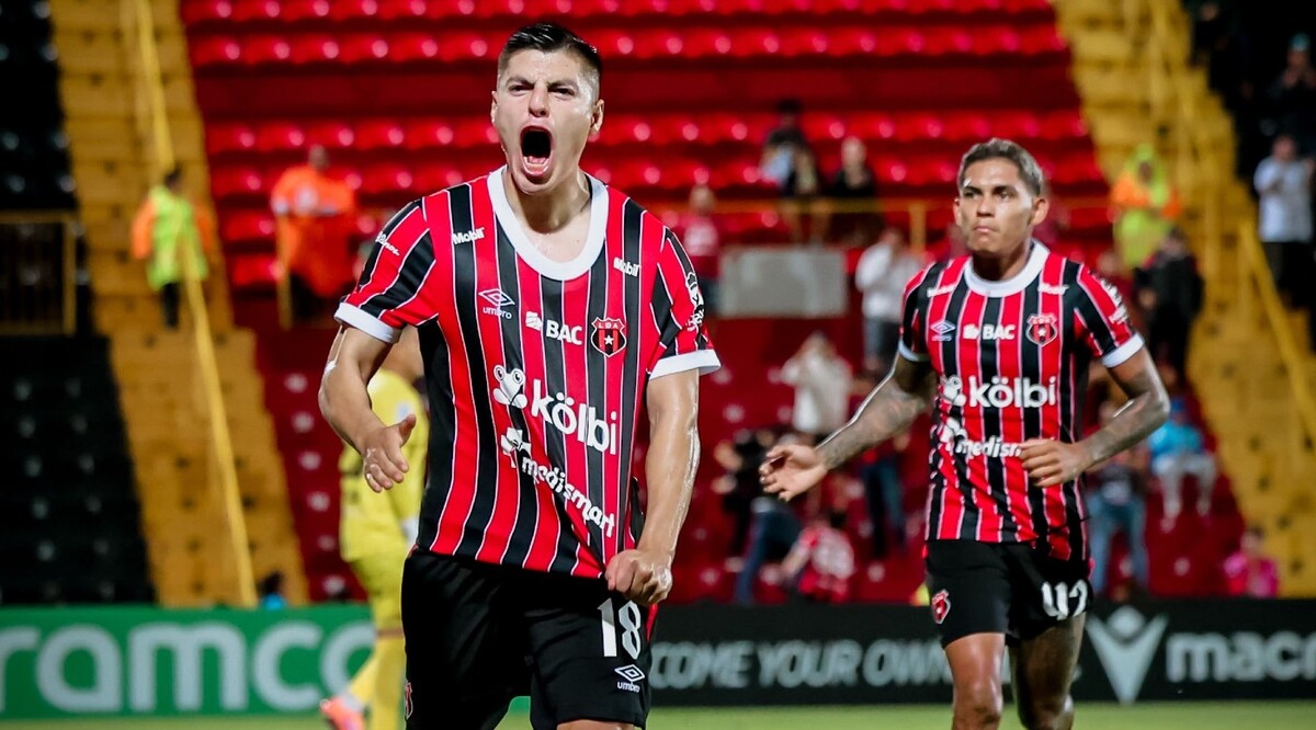 Ronaldo Cisneros, el mexicano que ahora es goleador en Costa Rica y tantea la posibilidad de naturalizarse (Instagram @ronaldocm97)