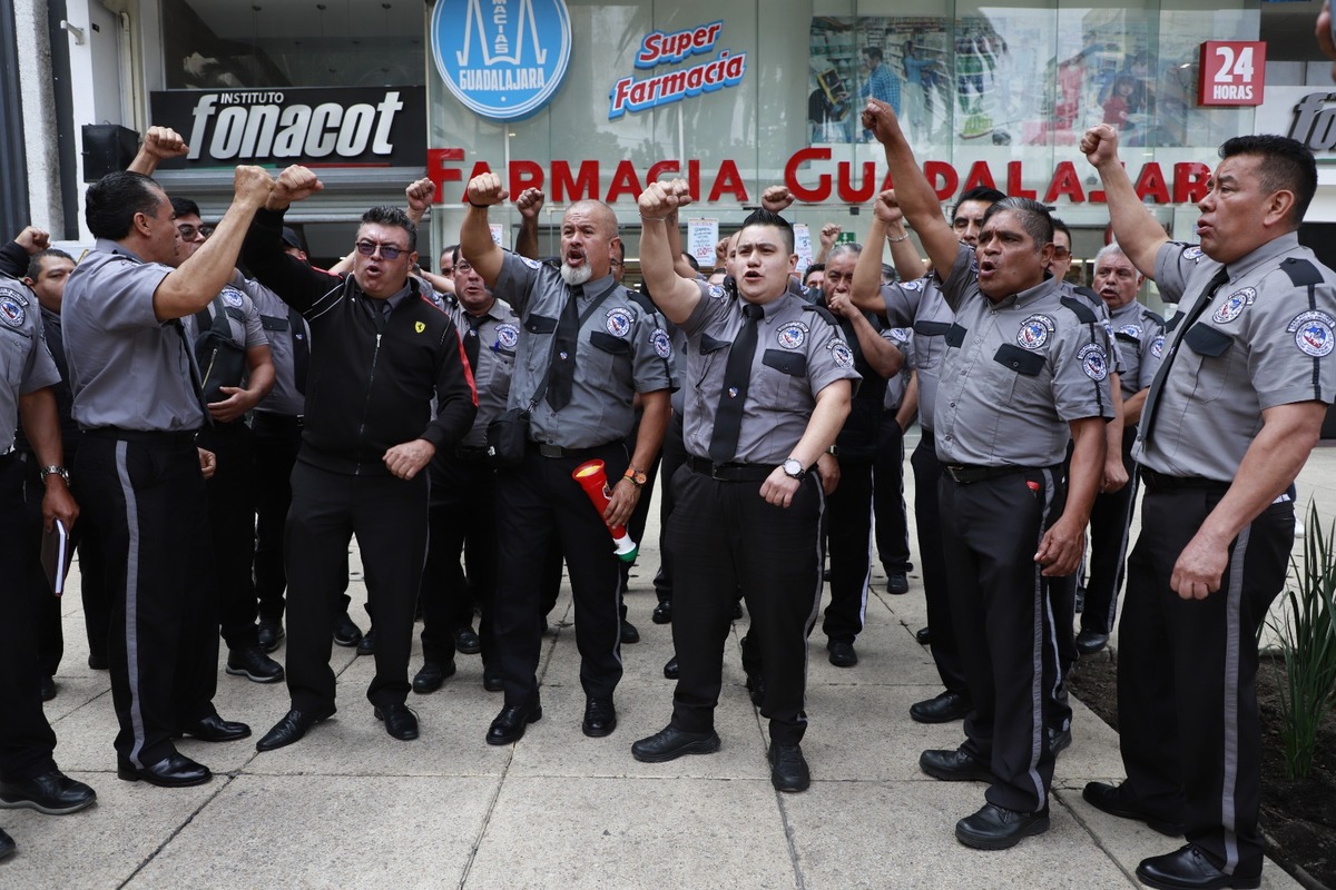 Los trabajadores reclamaron las condiciones de su trabajo, ya que no valoran los riesgos que corren. | Foto: Juan Carlos Bautista