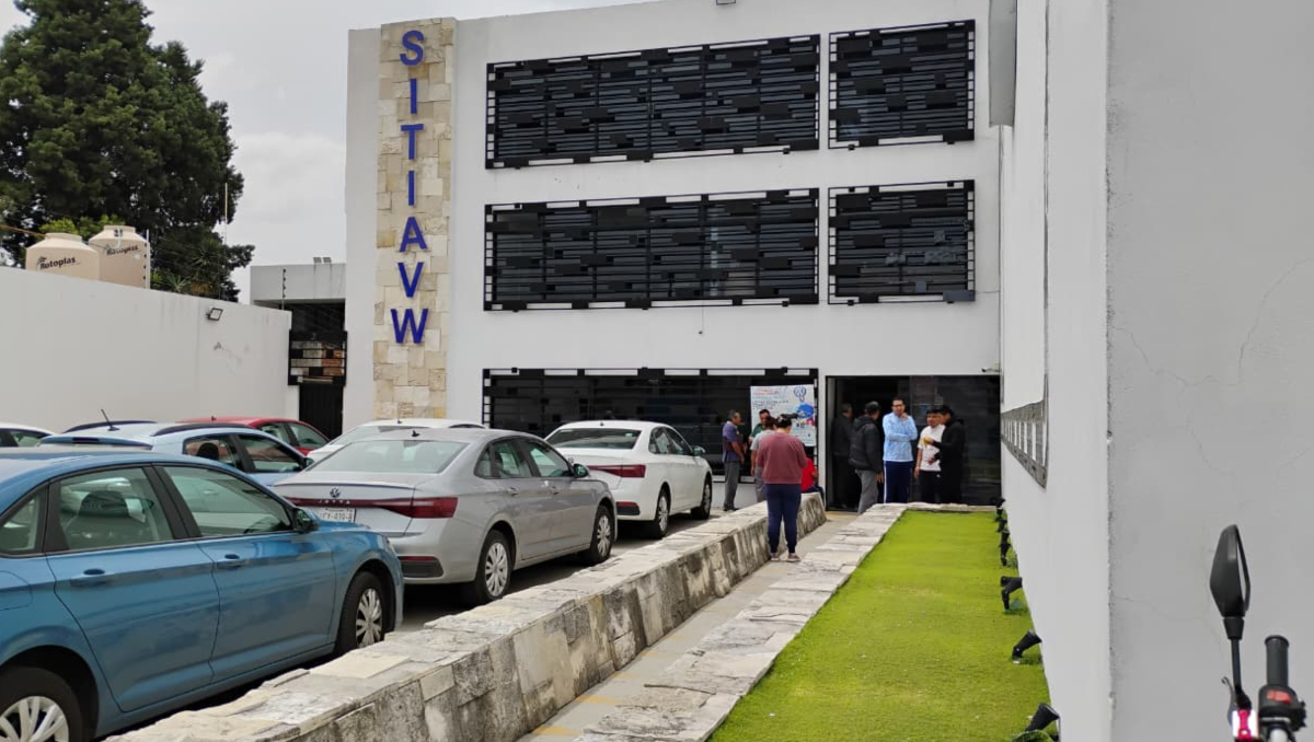 Autoridades llaman a VW Puebla y sindicato a reactivar negociaciones | Verónica López