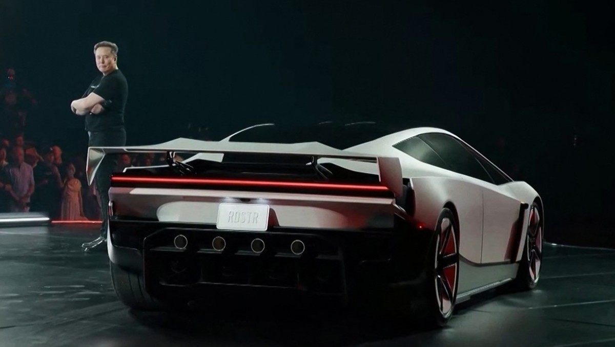 Una captura de transmisión en vivo publicada por Tesla de la presentación del Roadster 2028. | Foto: AFP