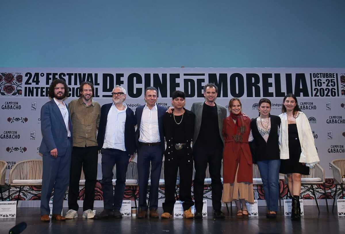 El equipo de Campeón gabacho y los anfitriones del Festival Internacional de Cine de Morelia / Araceli López