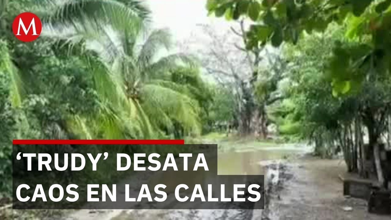 Huracán 'Trudy' provoca inundaciones y encharcamientos en Lázaro Cárdenas