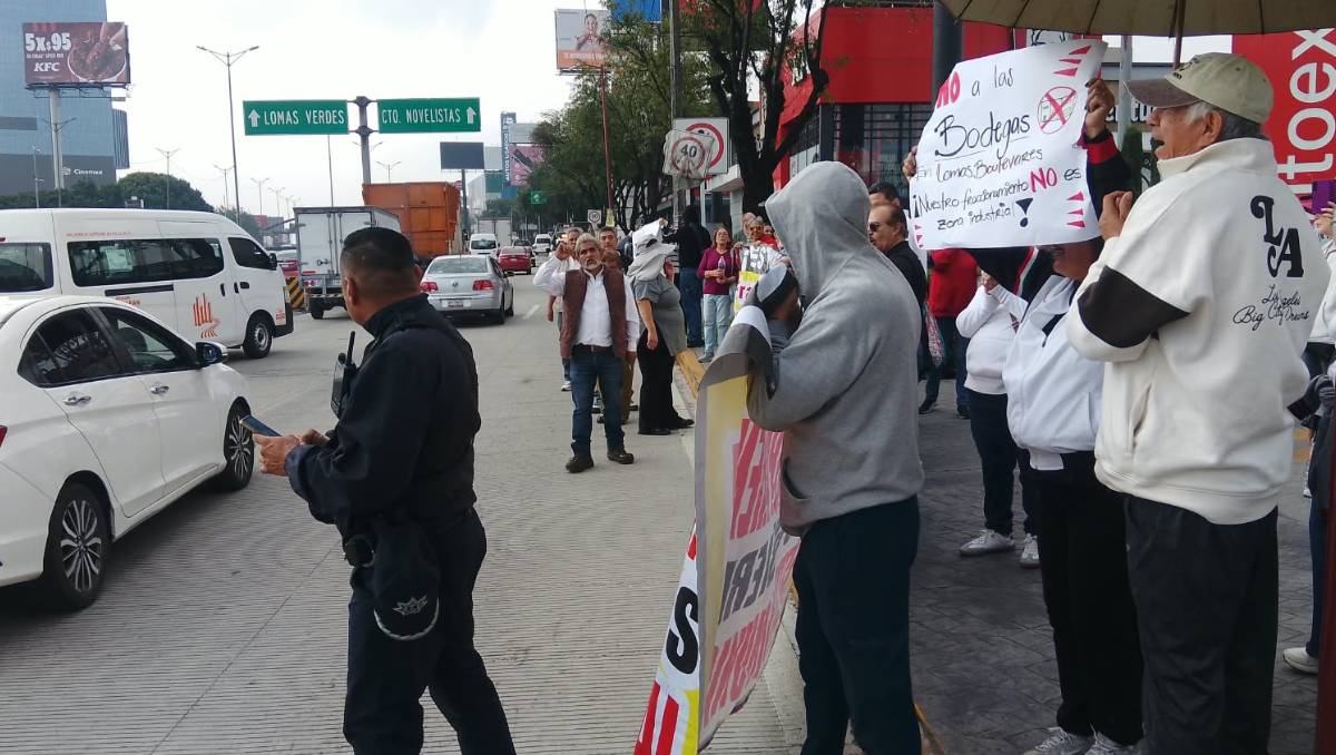 La protesta provocó filas de más de 10 kilómetros en Periférico Norte; autoridades ofrecieron una mesa de diálogo para el lunes. | Foto: Juan Camacho