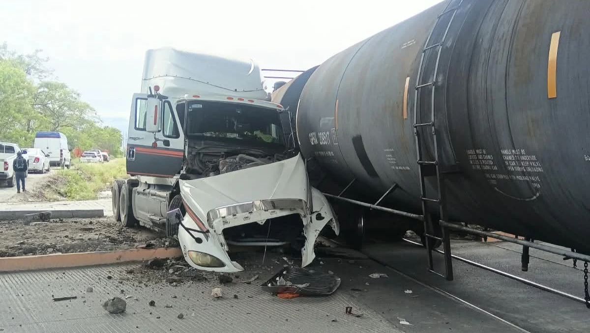 El conductor del tráiler no habría respetado el alto. | Especial