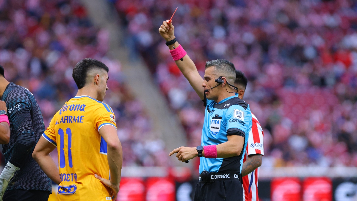 Juan Brunetta se fue expulsado del Chivas vs Tigres (Imago7)