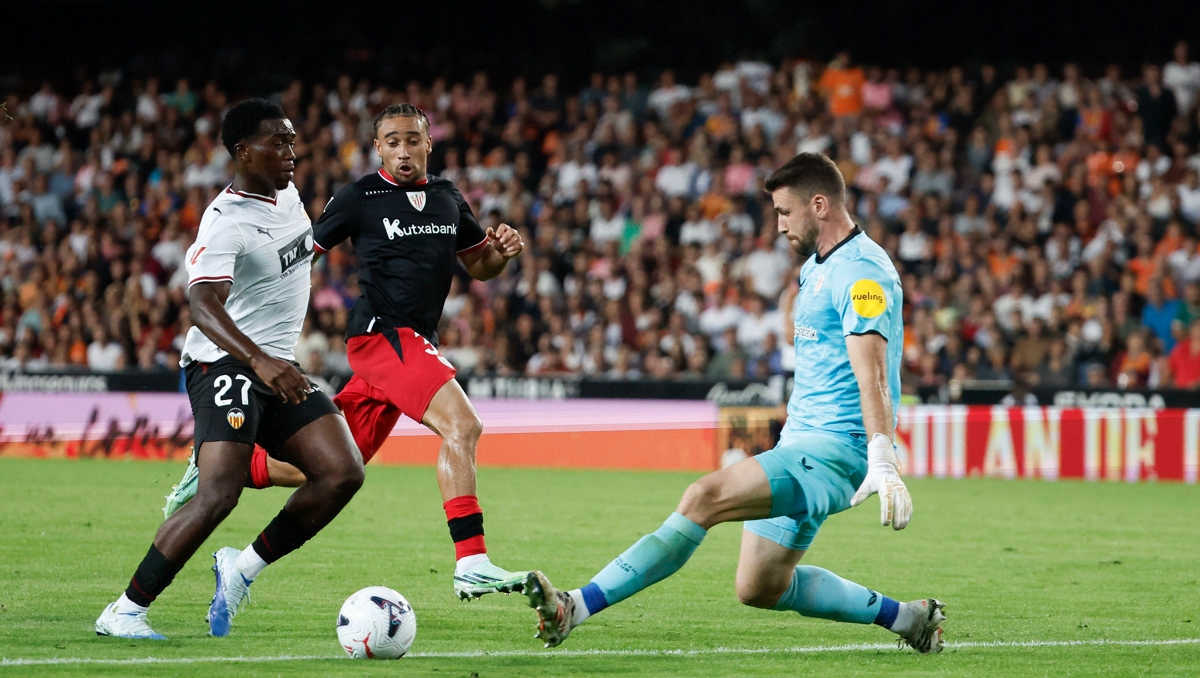 Valencia saca el empate contra Athletic Club en la presentación del 'Vasco' Aguirre ante Mestalla