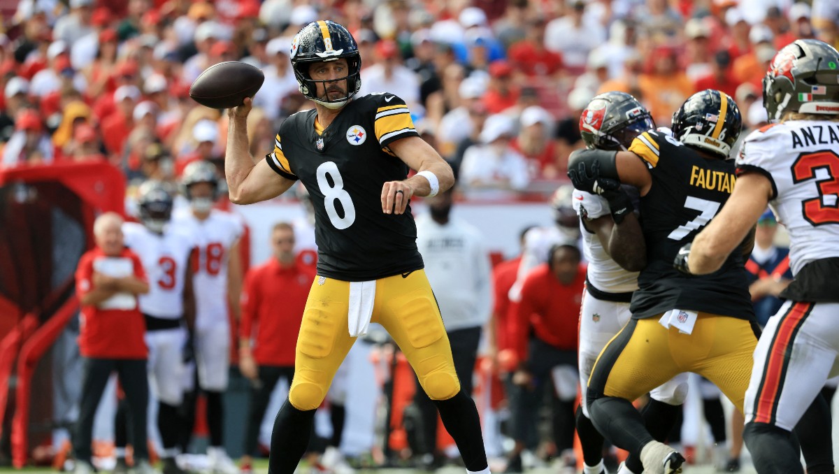 Aaron Rodgers encabeza remontada de los Steelers sobre los Bucs en tiempo extra (Reuters)