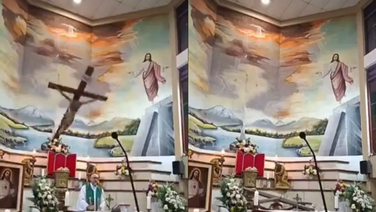 Sacerdote muere durante misa tras caerle una cruz; el momento quedó grabado en VIDEO