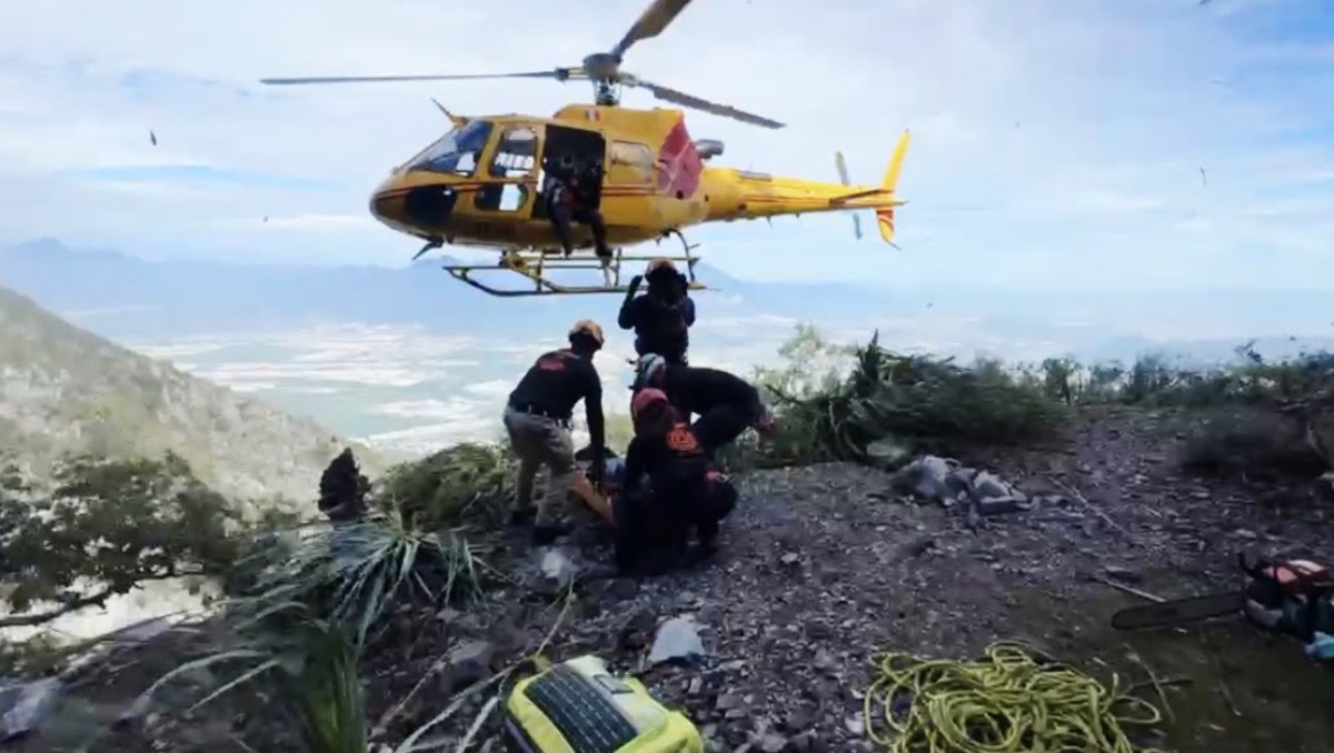Helicóptero Fénix, de los Servicios Aéreos de la Secretaría de Administración llega para atender rescate de montañista | Especial