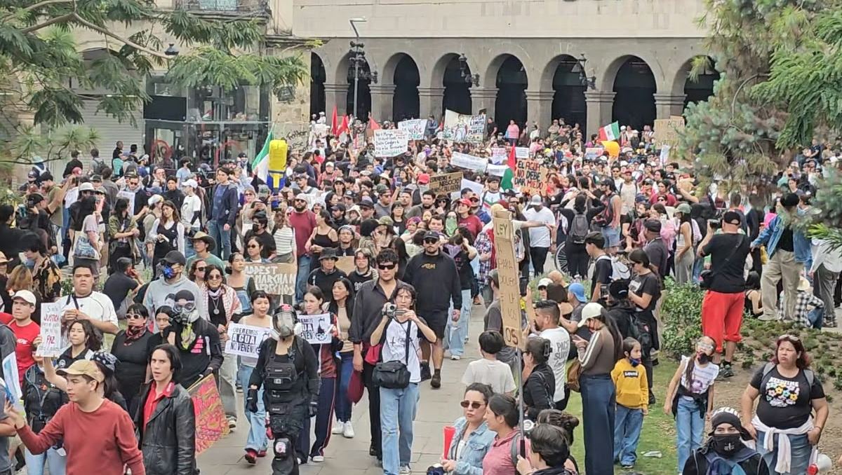 Miles de ciudadanos abarrotaron las calles para hacer escuchar su voz respecto a la calidad del agua. (Juan Carlos Munguía)