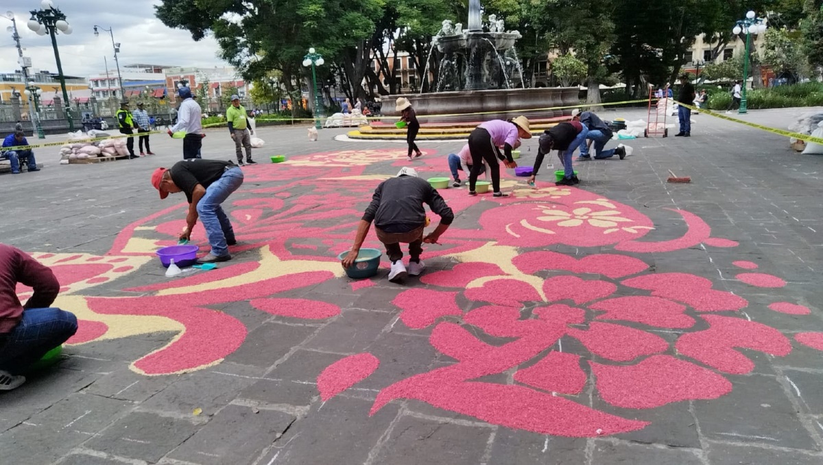 Arranca la colocación de la alfombra por Día de Muertos en Puebla | Angélica Tenahua