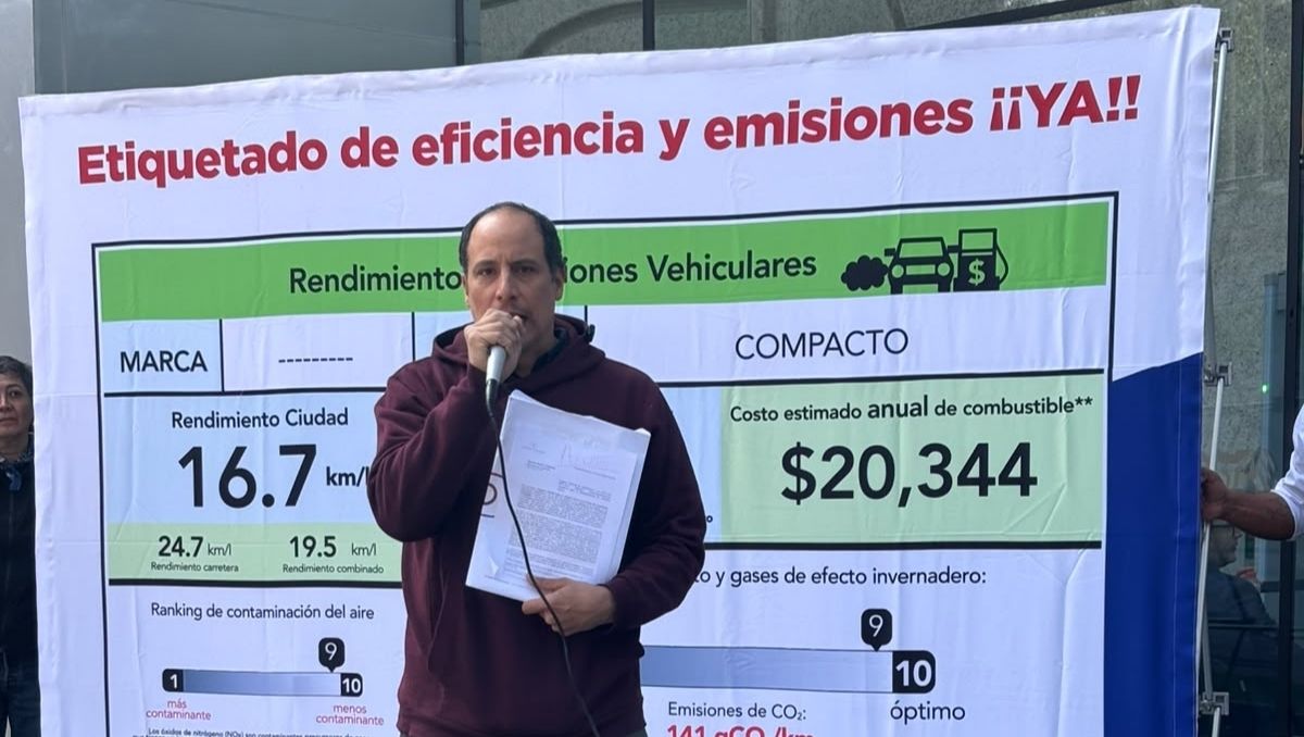 Exigen etiquetado de eficiencia vehicular y emisiones en México. | Foto: Especial